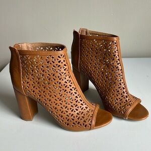 Report Heels Deco Cutout Pattern